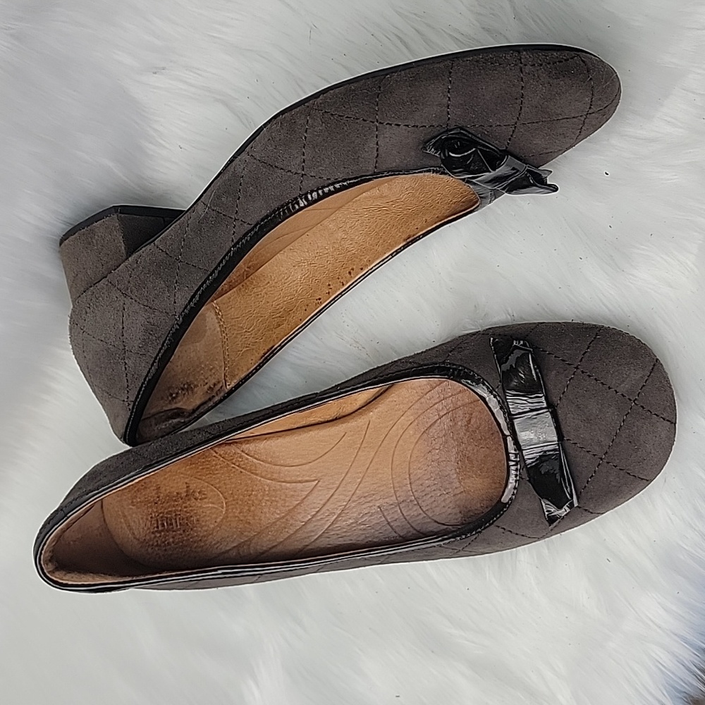 CLARKS INDIGO Brown Suede Diamond Stitched Patent Bow Preppy Block Heel Flats 10